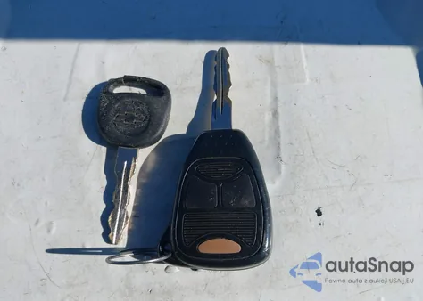 2002 Chevrolet Silverado 1500 Ls z USA, uszkodzony, nr VIN 1GCEK19T22Z323841